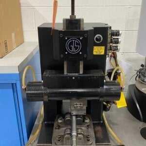 1.45 T Schmidt 509 | Pneumatic, 1/2" Stroke, 3.5" Throat, 8.5" x 6.75" Table - #50743