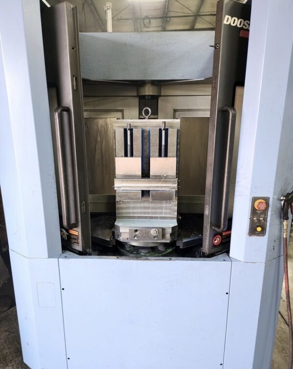 Doosan HP 4000 | 15.75" Plt, 24"X, 22"Y, 24"Z, 1Deg, 14K RPM, 60ATC, CAT40, 2011 - #51015 - Image 5